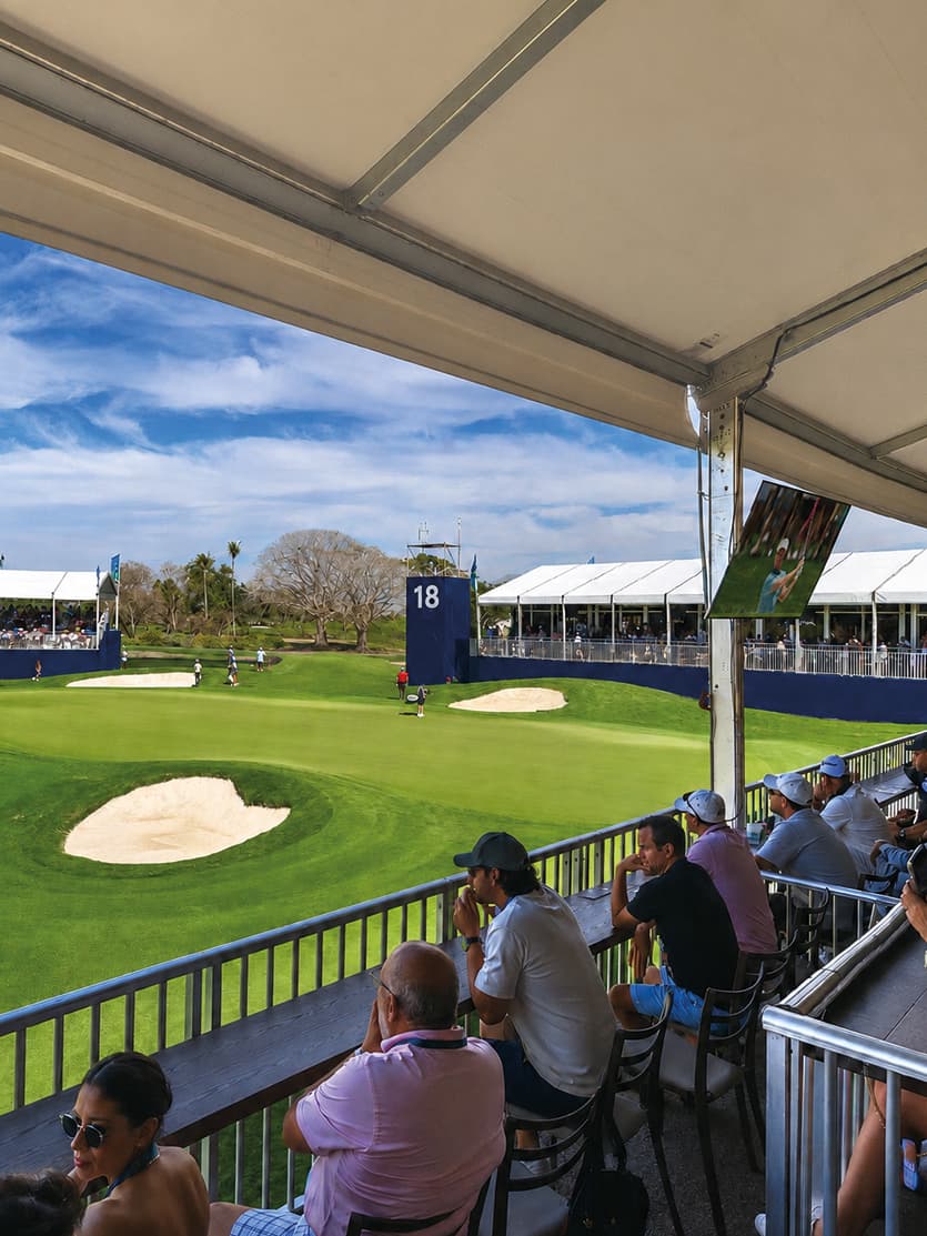 Asientos exclusivos de hospitality con vista al PGA TOUR en el hoyo 17
